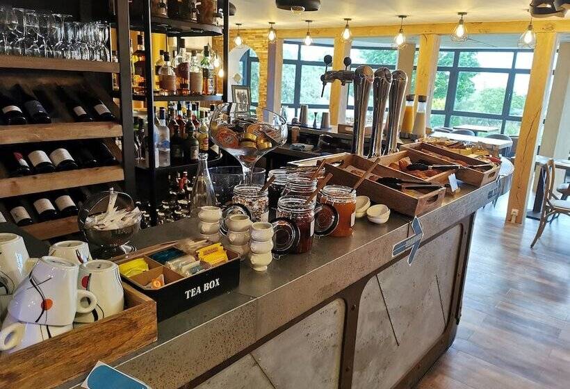 Отель Les Terrasses De Saumur Hôtel & Appartements Restaurant & Spa