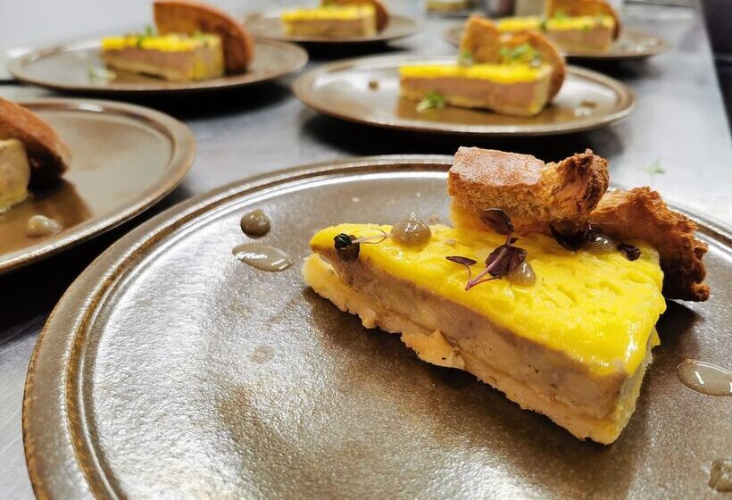 Отель Les Terrasses De Saumur Hôtel & Appartements Restaurant & Spa