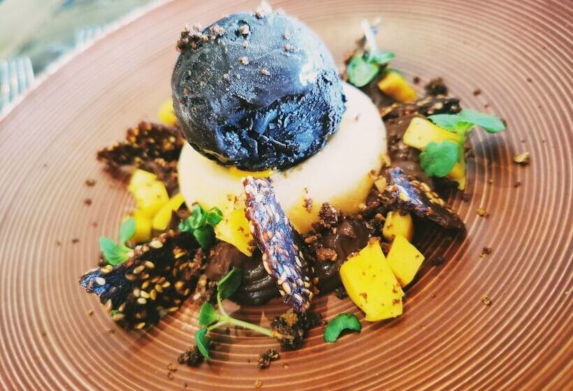 Отель Les Terrasses De Saumur Hôtel & Appartements Restaurant & Spa