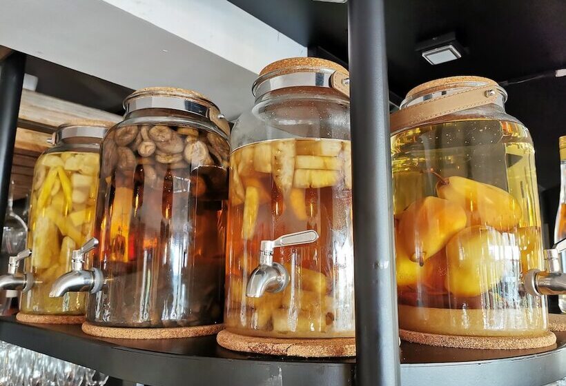 Отель Les Terrasses De Saumur Hôtel & Appartements Restaurant & Spa