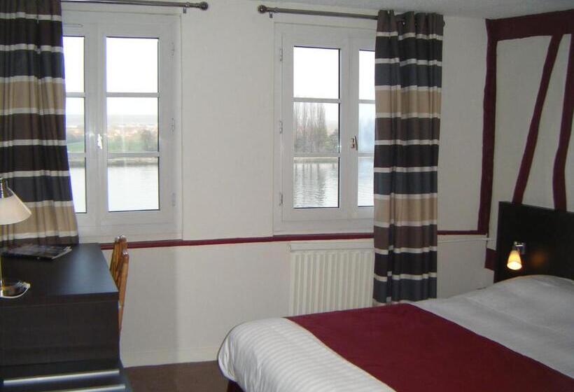 ホテル Logis   Hôtel & Restaurant Le Bellevue