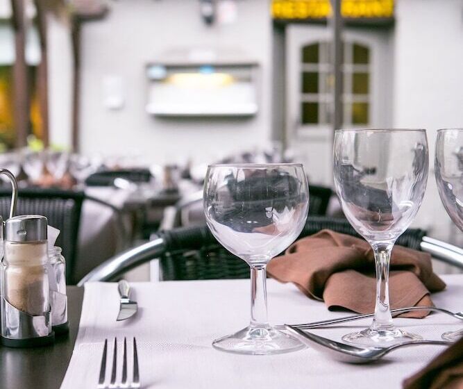 فندق Logis Hôtel Restaurant Des Acacias Lille Tourcoing