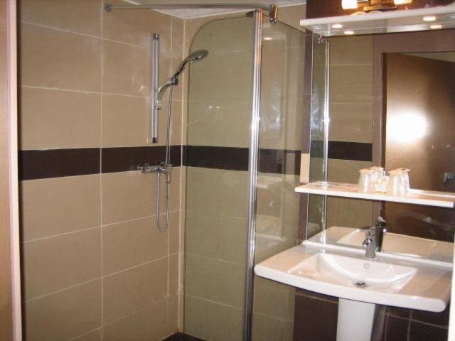 فندق Logis Lhôtel Restaurant Antony Verrières Le Buisson