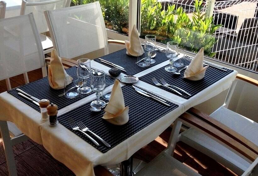 בית מלון כפרי Logis Les Charmilles Chalonsursaone Sud