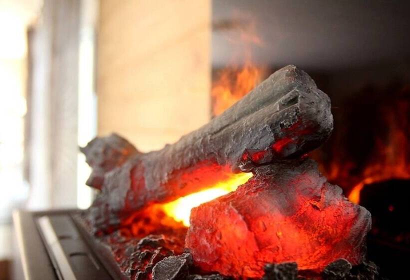 בית מלון כפרי Logis Les Charmilles Chalonsursaone Sud