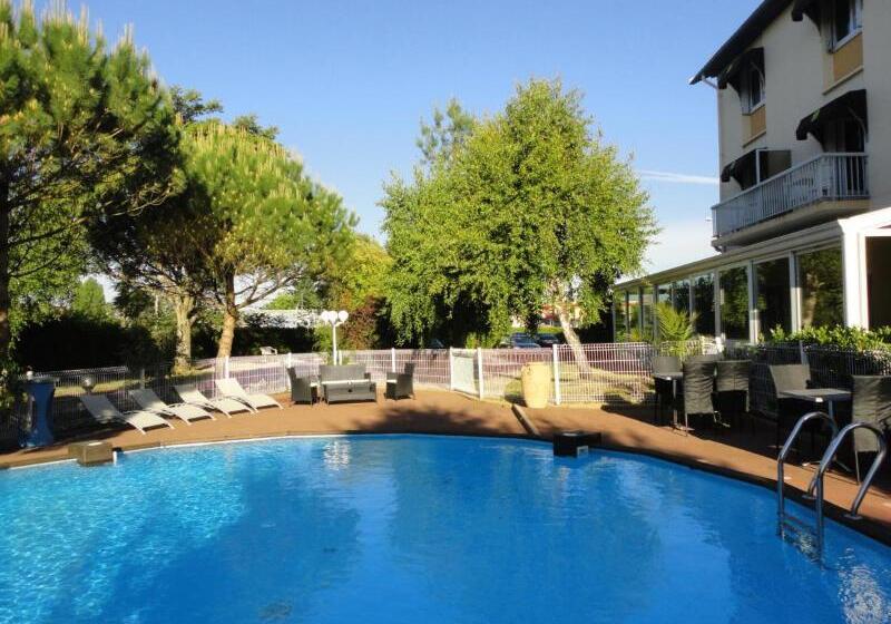 ホテル Logis Les Charmilles Chalonsursaone Sud