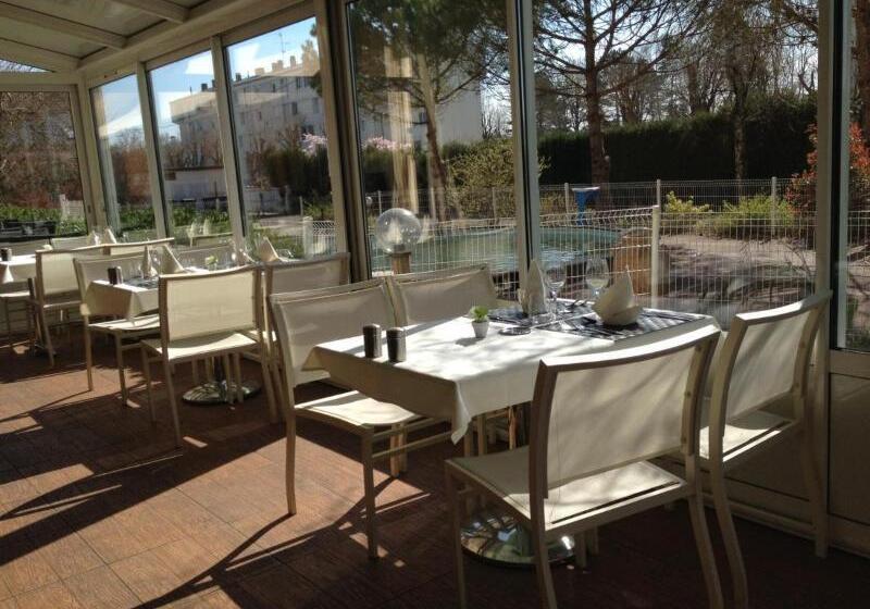 בית מלון כפרי Logis Les Charmilles Chalonsursaone Sud