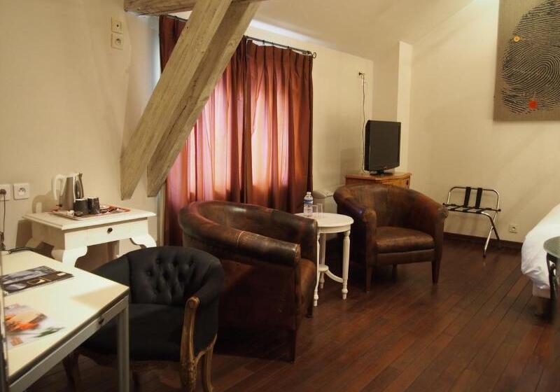 Отель Logis Hôtel Les Pages