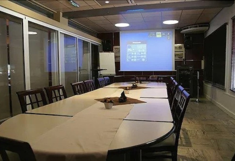 בית מלון כפרי Logis Hôtel & Restaurant Mediterranee