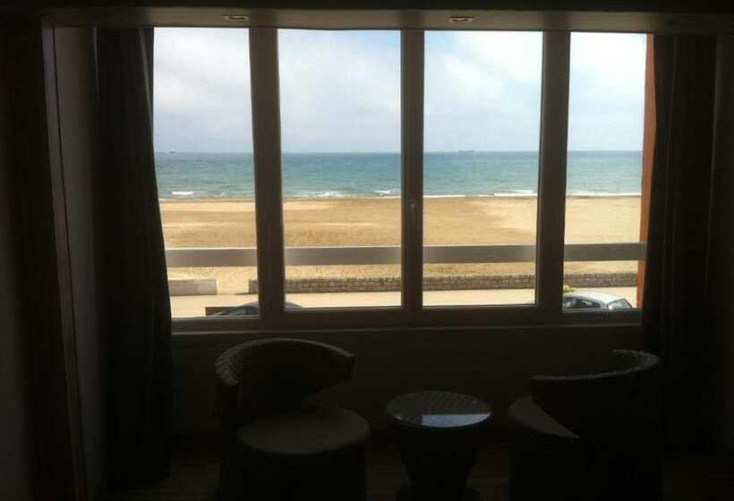 Отель Logis Hôtel & Restaurant Mediterranee