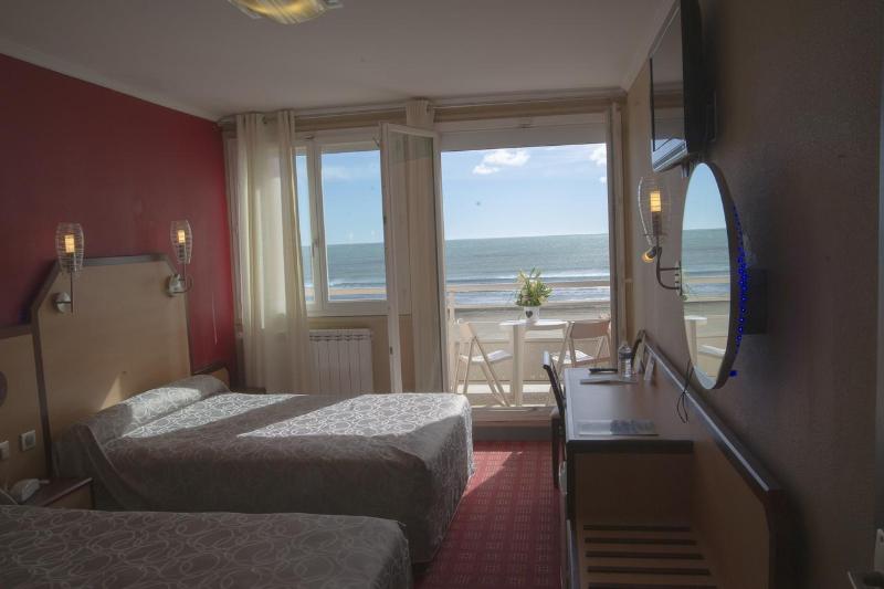 Отель Logis Hôtel & Restaurant Mediterranee