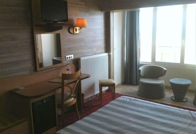 בית מלון כפרי Logis Hôtel & Restaurant Mediterranee