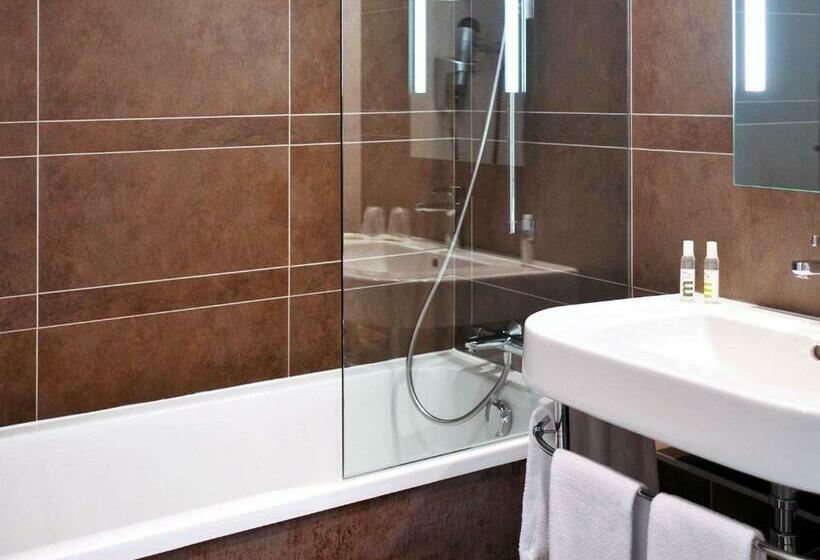 ホテル Hôtel Mercure Bourgenbresse