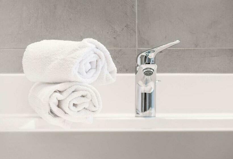 ホテル Hôtel Mercure Bourgenbresse