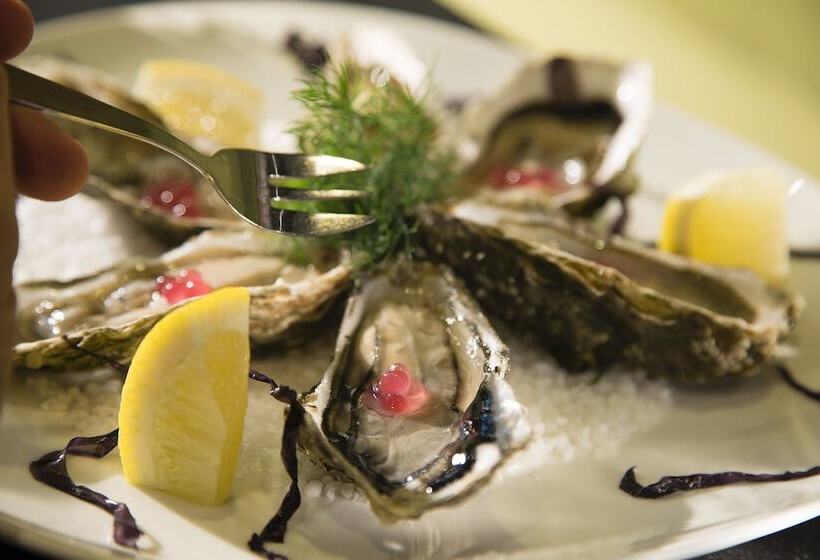 هتل Hôtel & Spa Oceania L Univers Tours