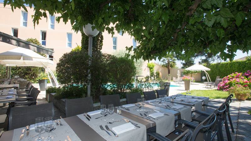 Отель Pomo Hôtel & Restaurant