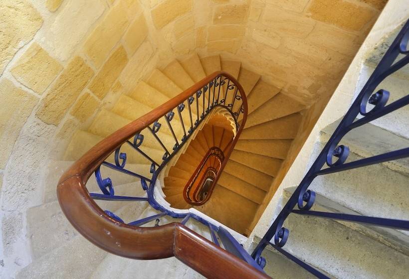 هتل Hôtel La Tour Intendance