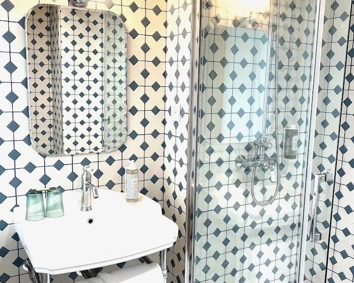 هتل Hôtel La Tour Intendance