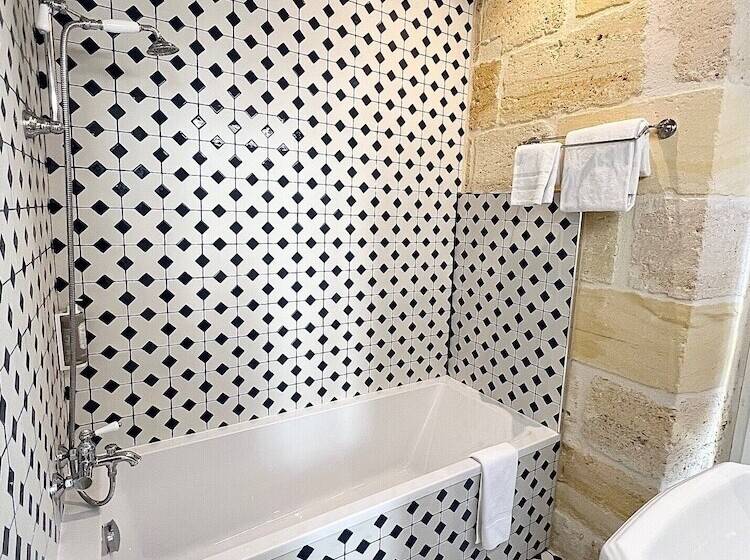 هتل Hôtel La Tour Intendance