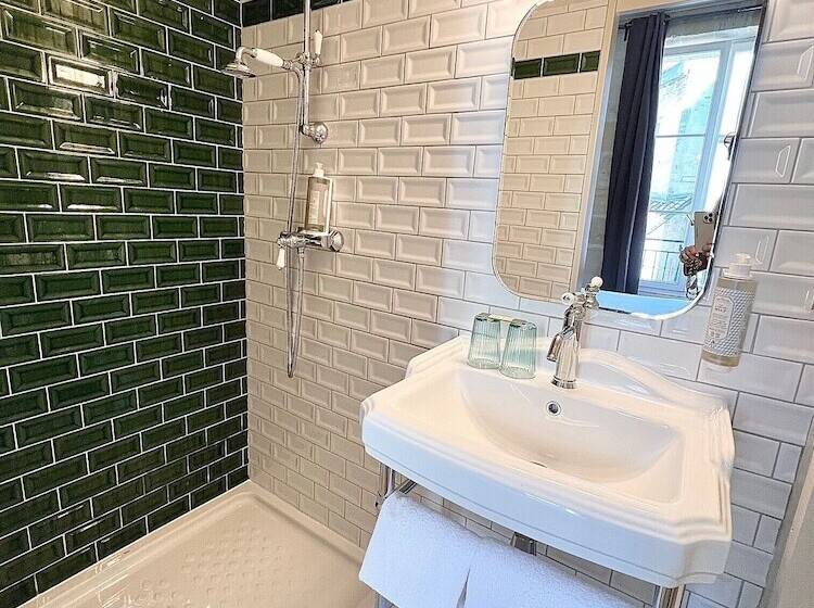 هتل Hôtel La Tour Intendance