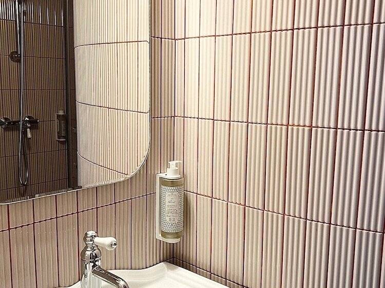 هتل Hôtel La Tour Intendance