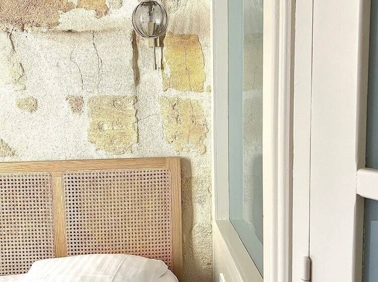 هتل Hôtel La Tour Intendance