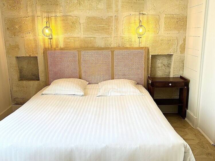 هتل Hôtel La Tour Intendance