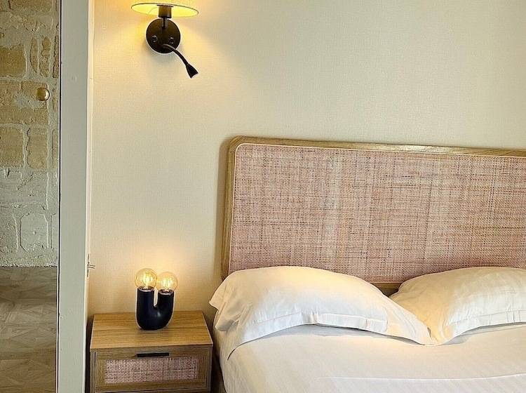 هتل Hôtel La Tour Intendance