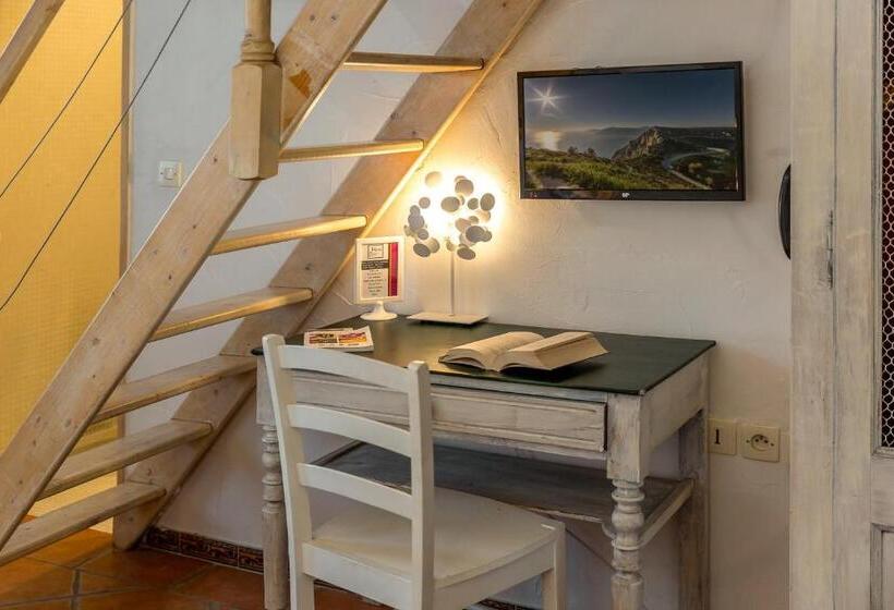 فندق The Originals Boutique, Clair Hôtel, Martigues