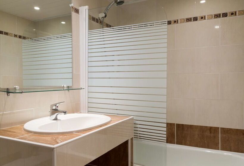 호텔 Logis, Hôtel Au Chêne Vert, Saint Brieuc Nord