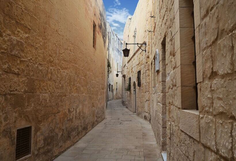 בית מלון כפרי The Originals City, Hôtel Continental, Poitiers