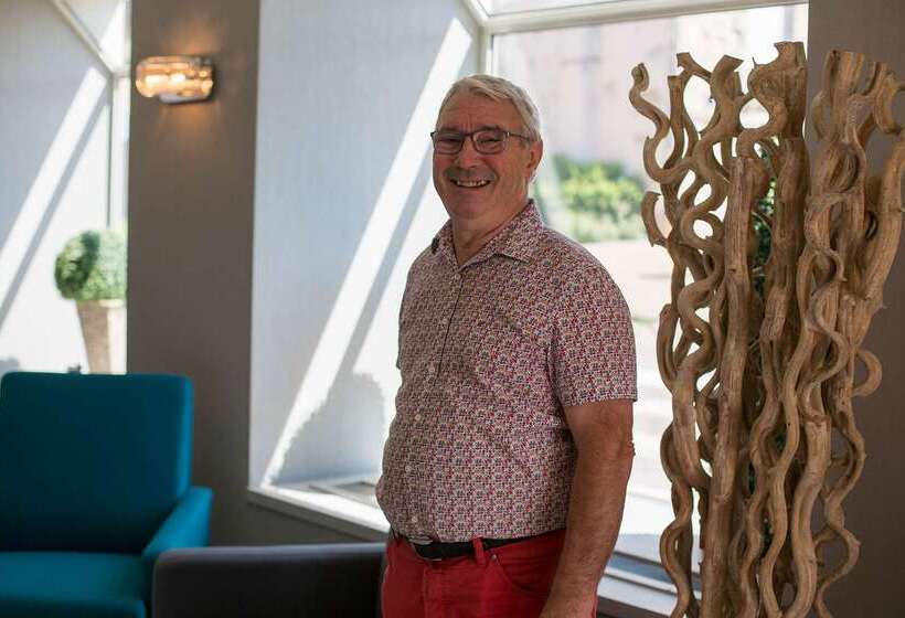 Отель The Originals City, Hôtel Le Boeuf Rouge, Saintjunien