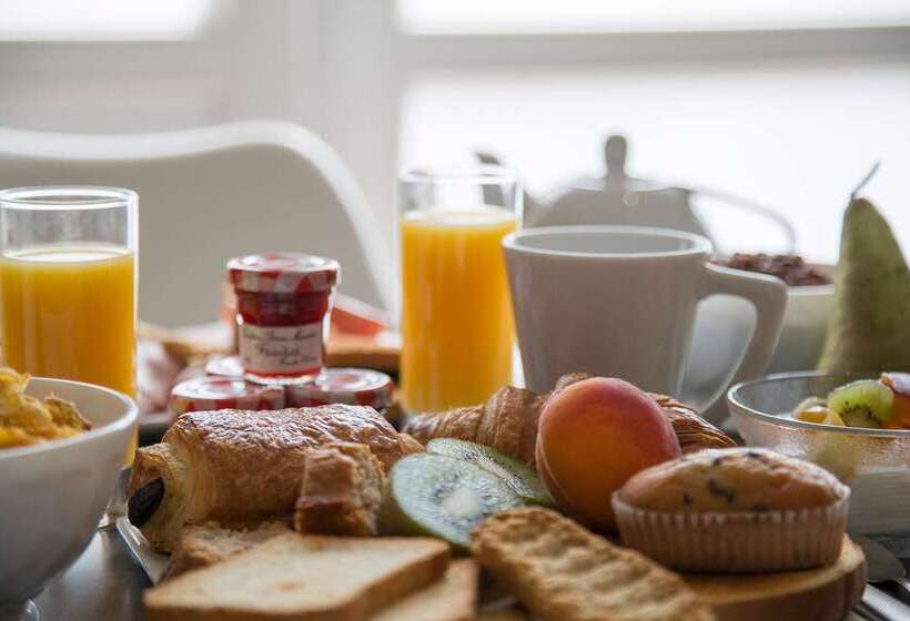 Отель The Originals City, Hôtel Le Boeuf Rouge, Saintjunien