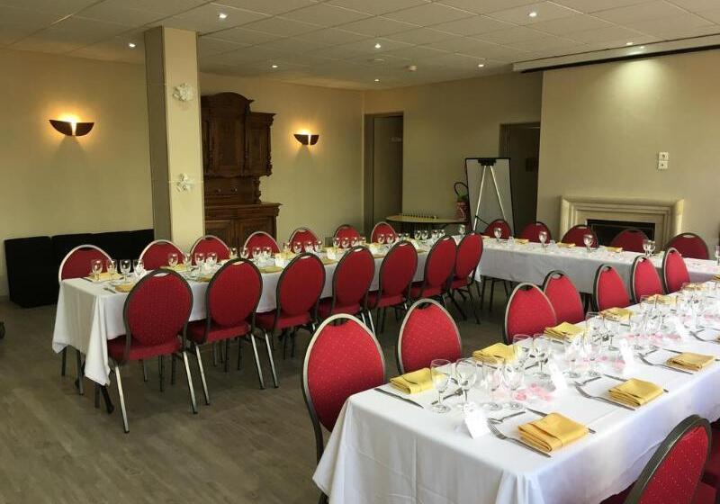 Отель The Originals City, Hôtel Le Boeuf Rouge, Saintjunien