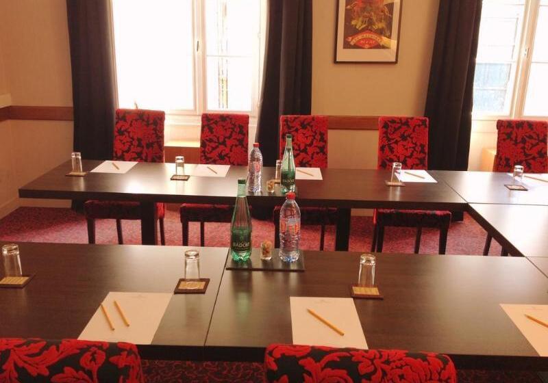 هتل Voltaire Opera Nantes Centre