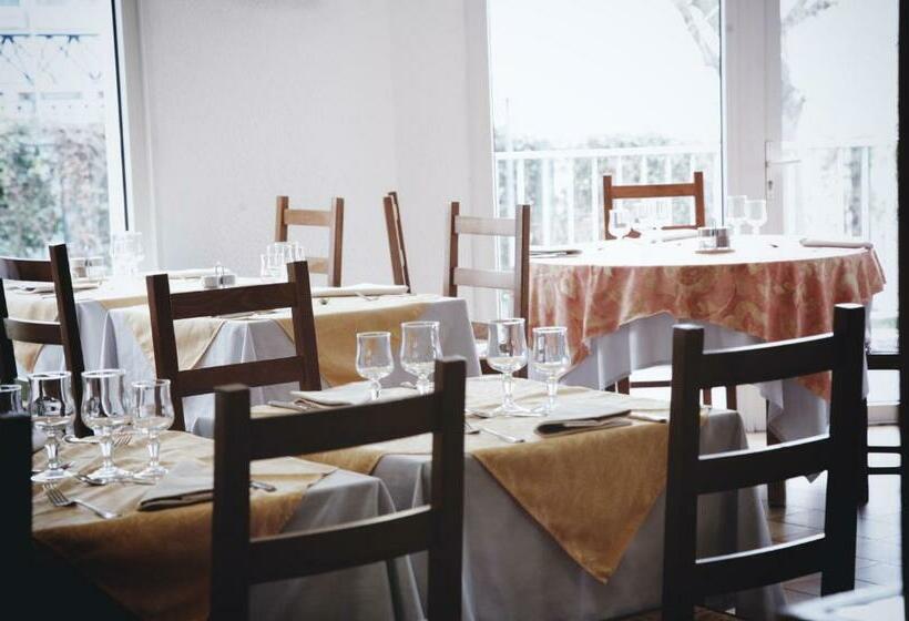 La Roseraie  Hotel & Restaurant