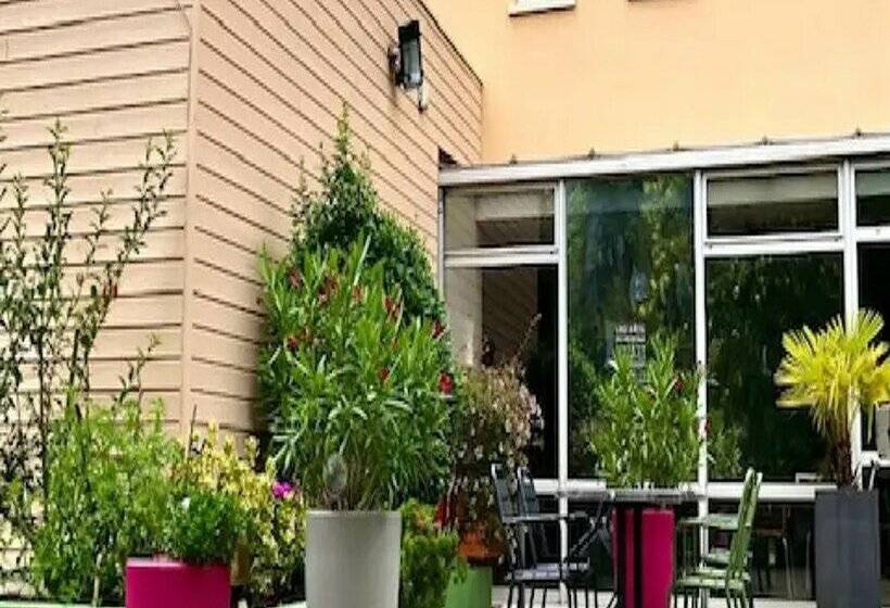 B&B HOTEL Chartres Centre Cathédrale