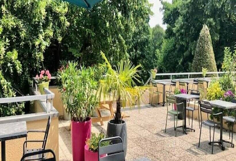 B&B HOTEL Chartres Centre Cathédrale