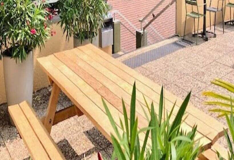 B&B HOTEL Chartres Centre Cathédrale