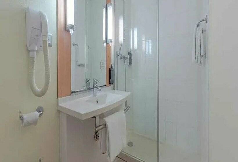 B&B HOTEL Chartres Centre Cathédrale