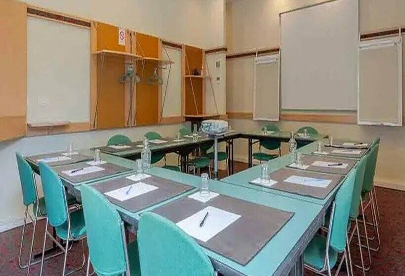 B&B HOTEL Chartres Centre Cathédrale