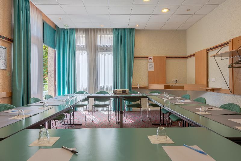 B&B HOTEL Chartres Centre Cathédrale