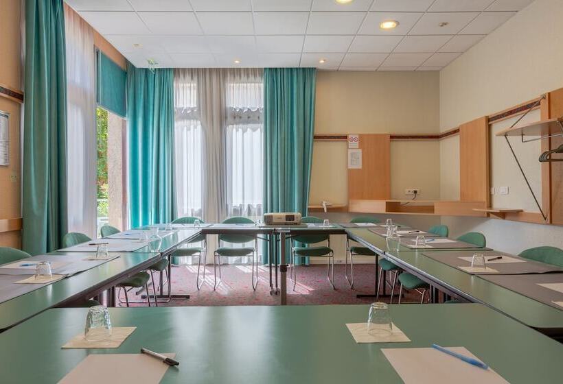 B&B HOTEL Chartres Centre Cathédrale