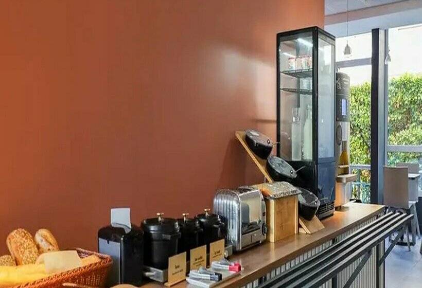 B&B HOTEL Marseille Prado Parc des Expositions