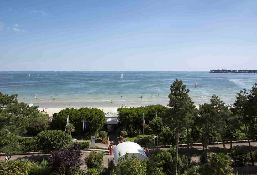 בית מלון כפרי Barriere L Hermitage