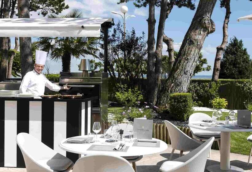 בית מלון כפרי Barriere L Hermitage