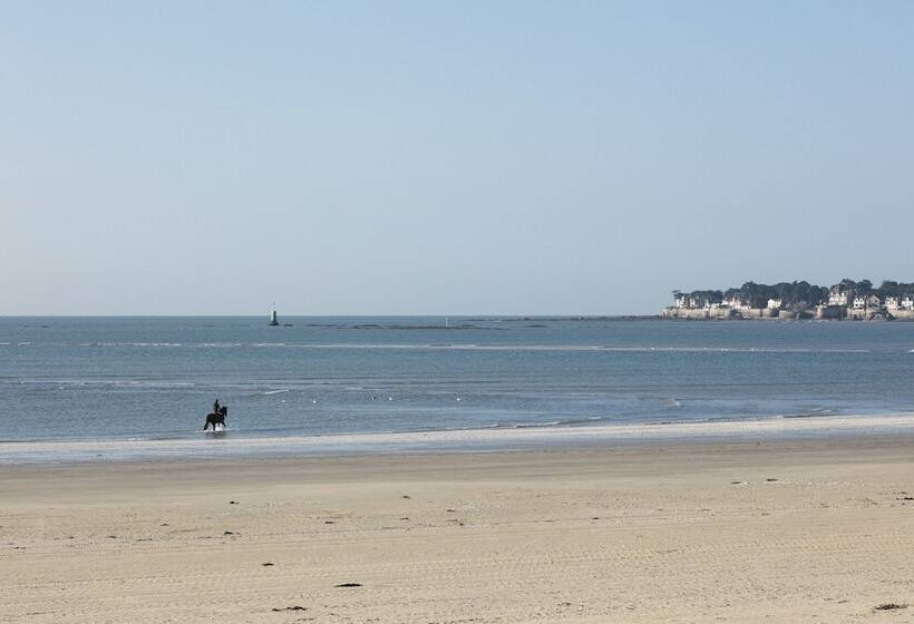 בית מלון כפרי Barriere L Hermitage