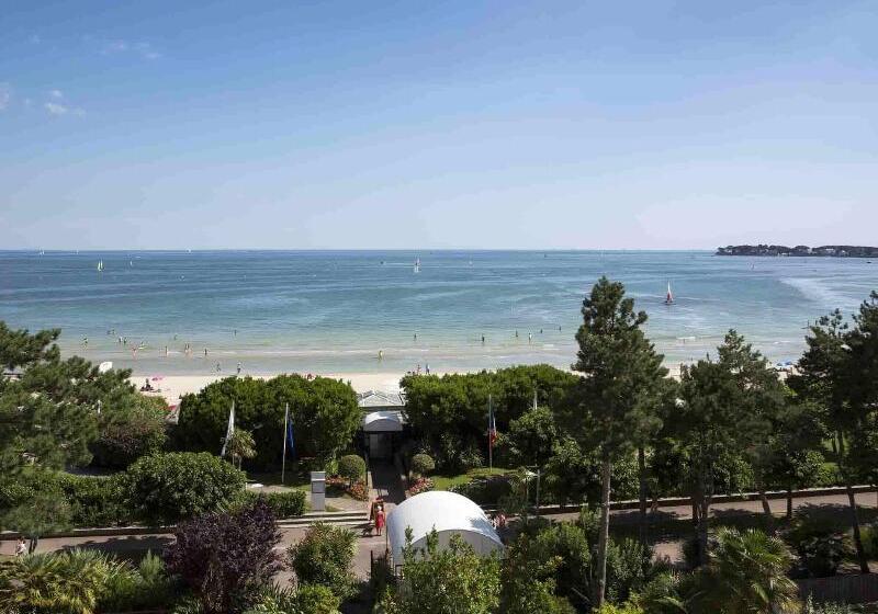 בית מלון כפרי Barriere L Hermitage