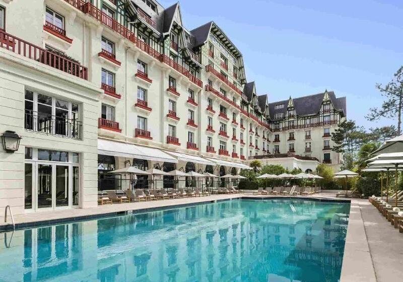 בית מלון כפרי Barriere L Hermitage