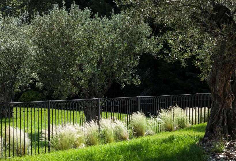 هتل Best Western Plus Le Lavarin